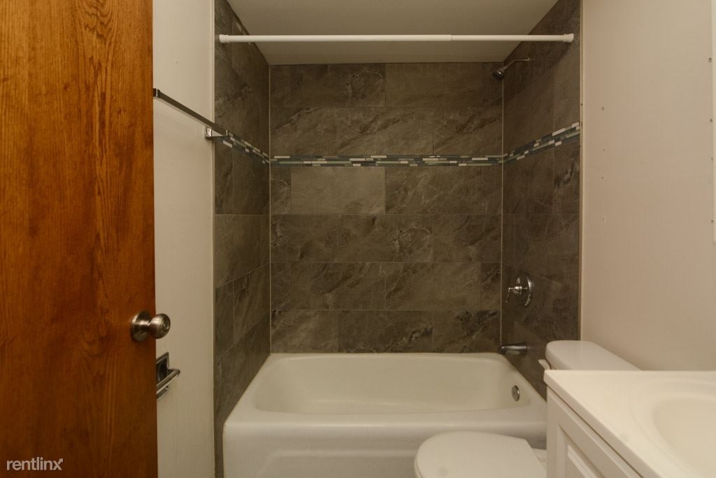 1040 W. Hollywood, Unit 203 - Photo 18