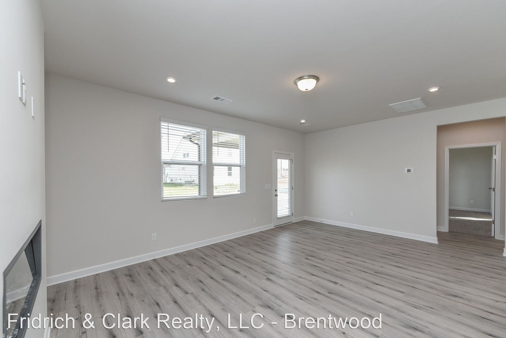 360 Dearborn Station Dr - Photo 17