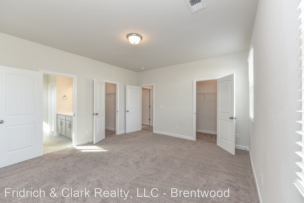 360 Dearborn Station Dr - Photo 20