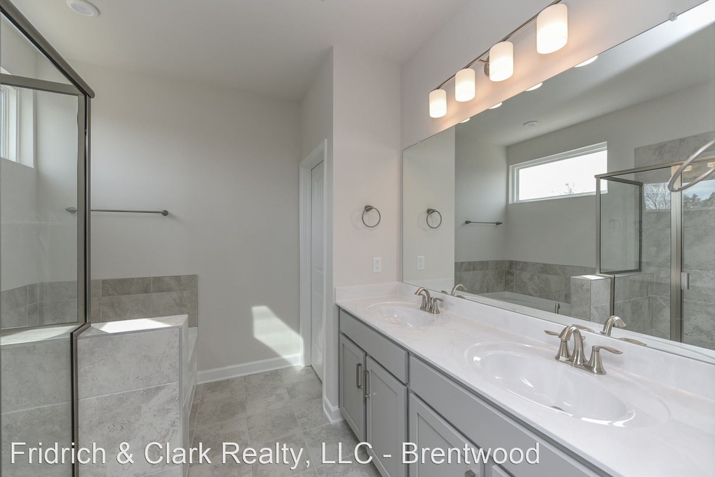 360 Dearborn Station Dr - Photo 21