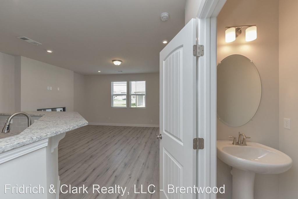360 Dearborn Station Dr - Photo 27