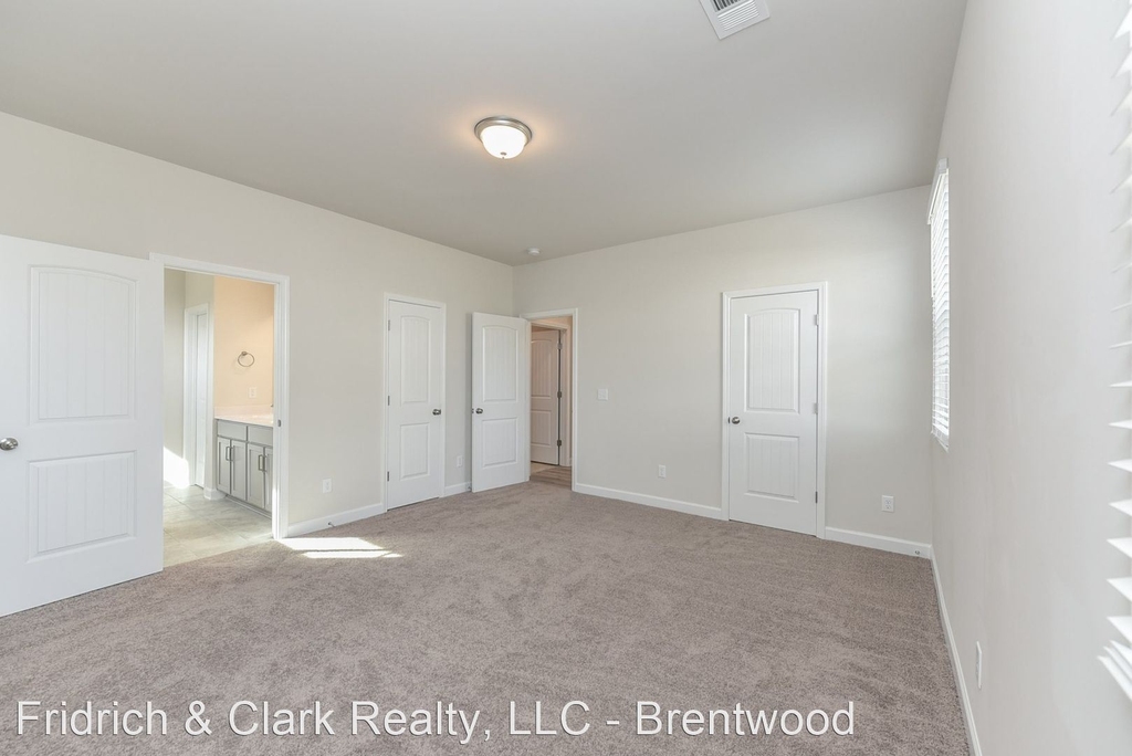 360 Dearborn Station Dr - Photo 19