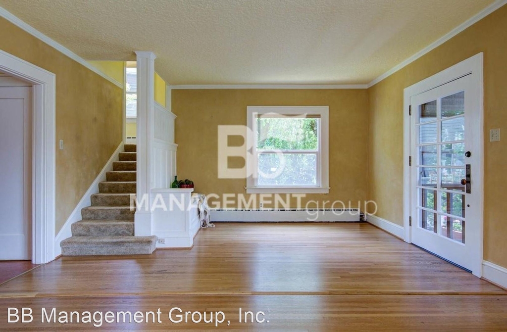 5137 Ne Wisteria Drive - Photo 2