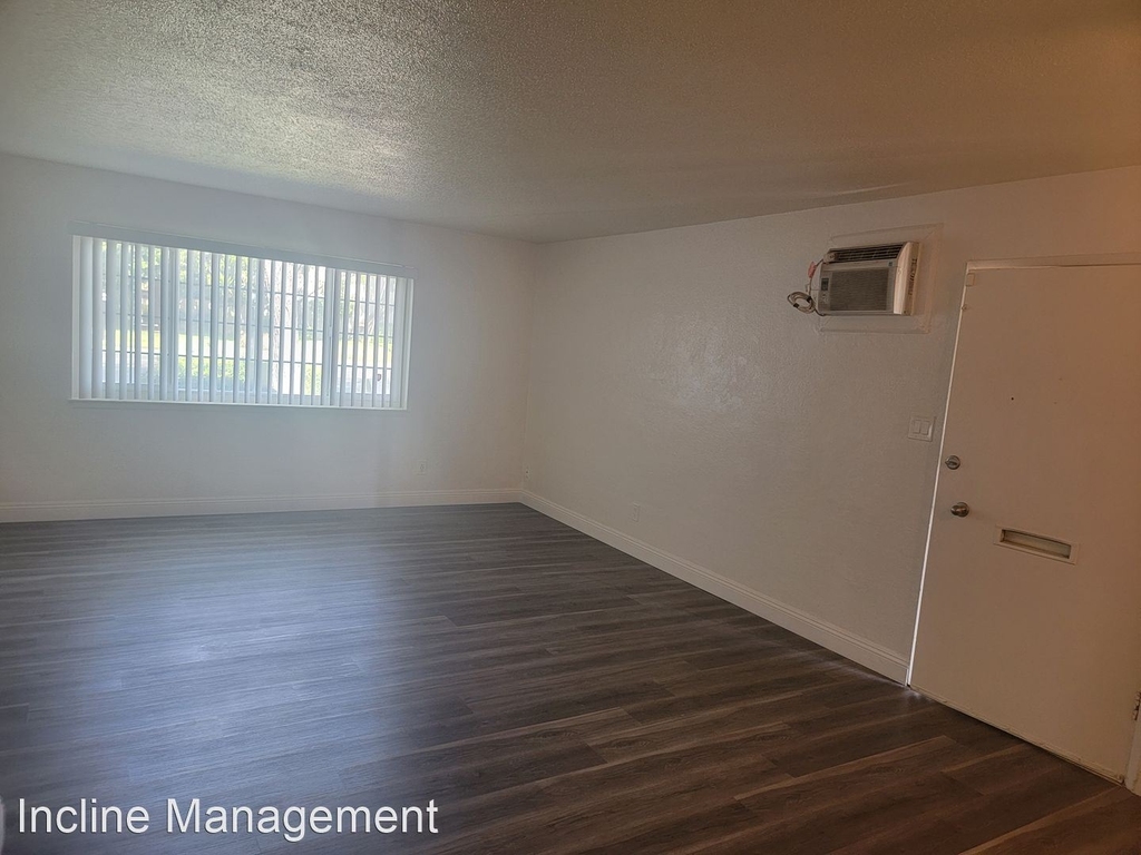 4620 Marconi Ave - Photo 2