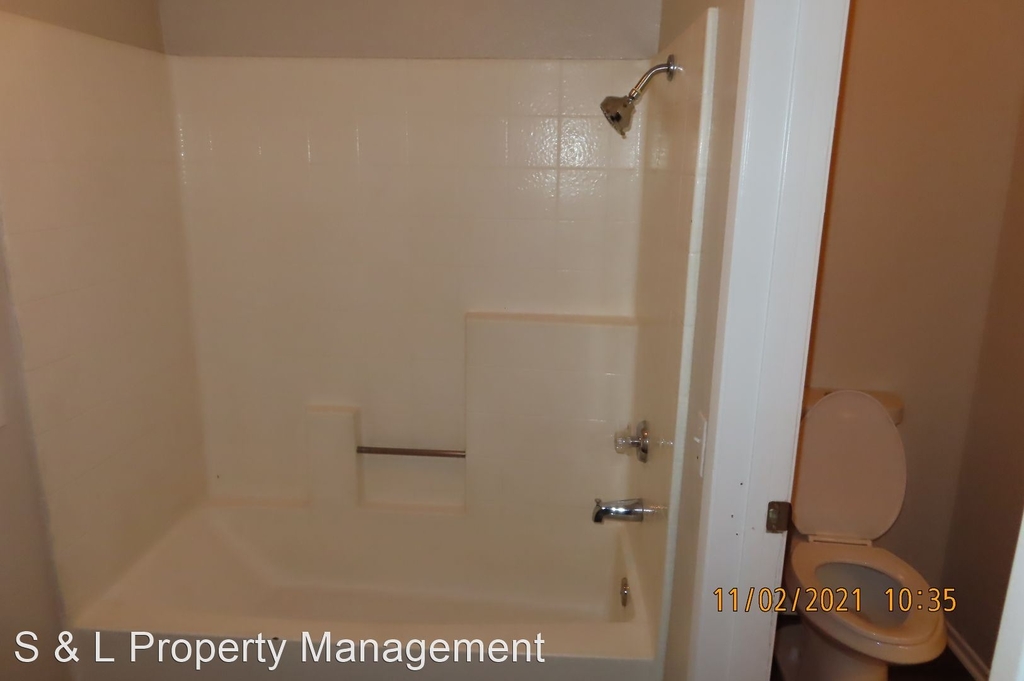 655 Woodcrest Dr. - Photo 15