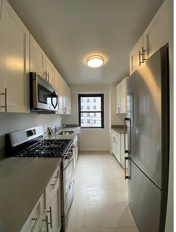 East 86th Street - Photo 1