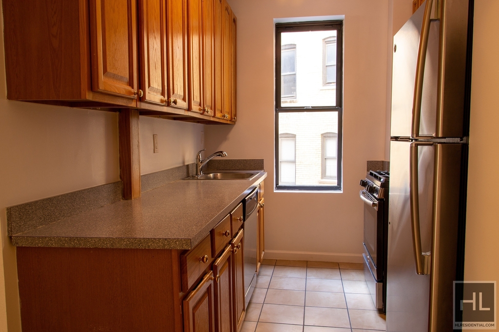 West 171st Street - Photo 5