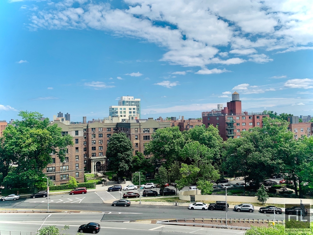 Henry Hudson Pkwy W - Photo 1