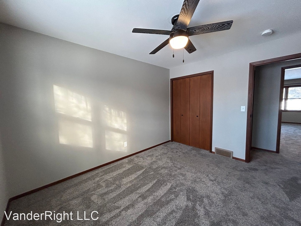 3213 S Holly Ave - Photo 11