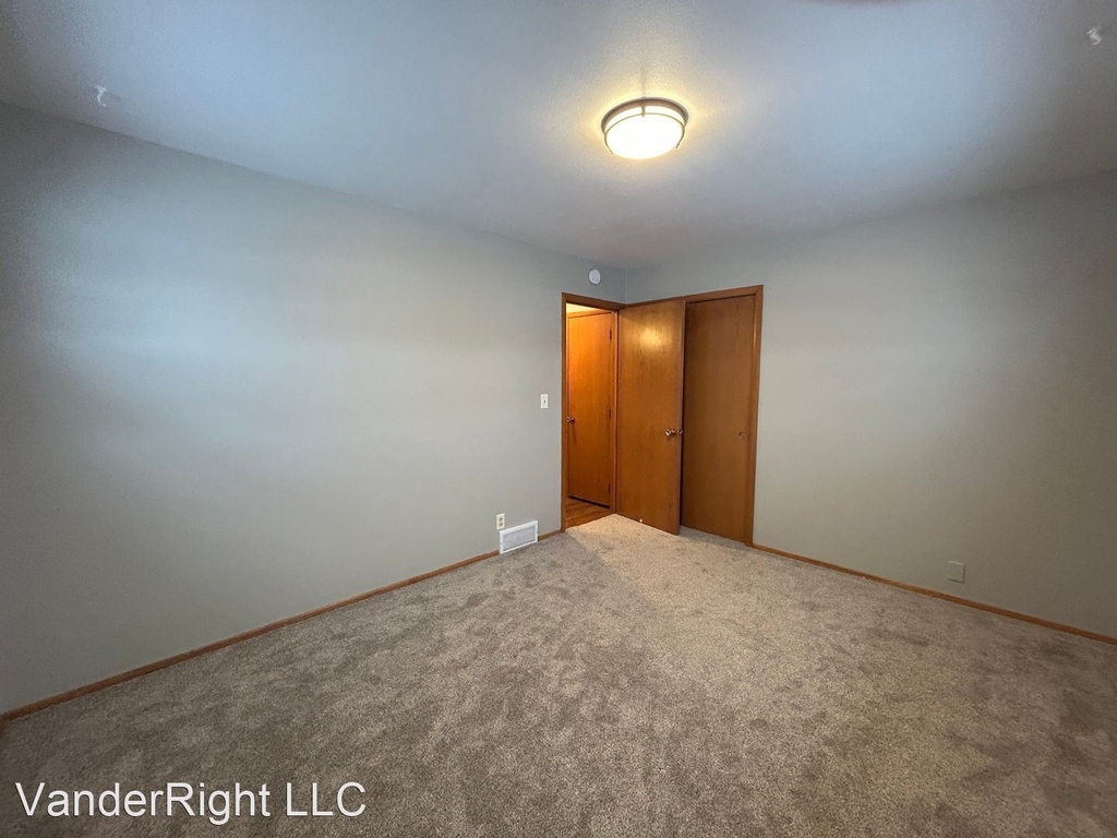 2204 W 39th St - Photo 12