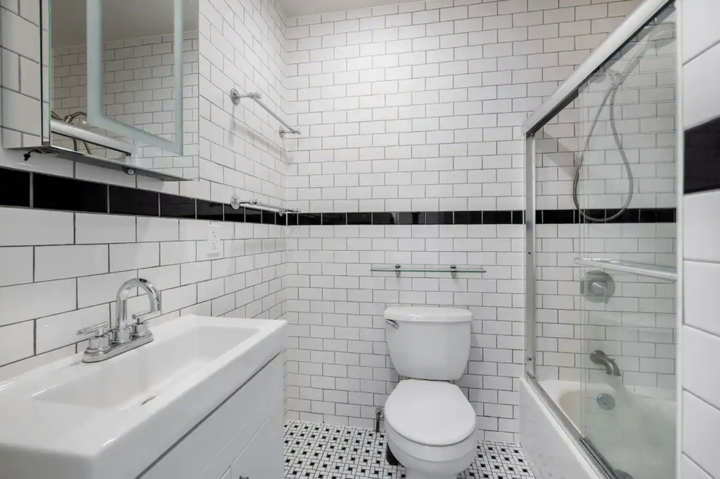 310 East 62nd Street - Photo 12