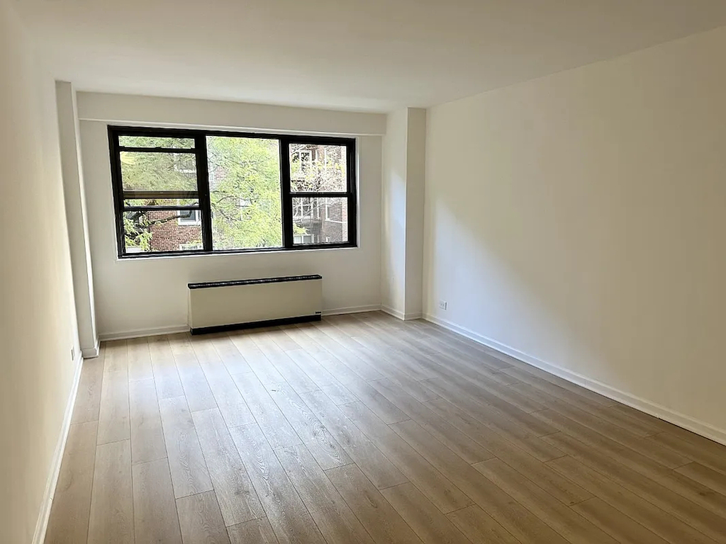 305 East 86th Street - Photo 1