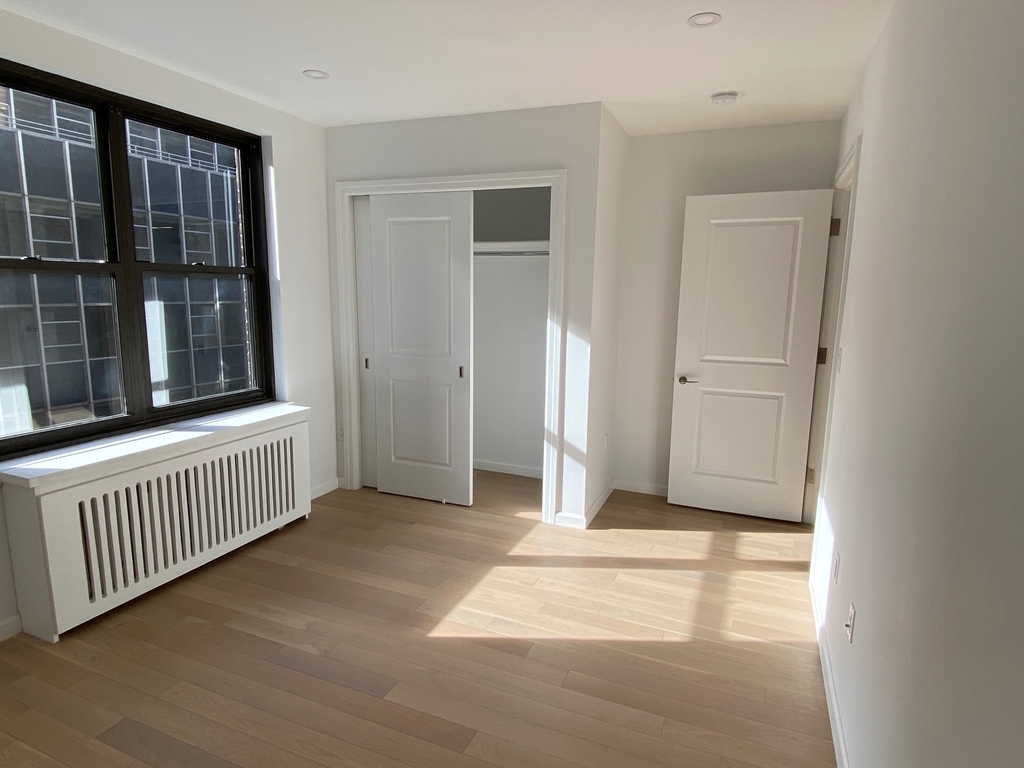 160 East 48th Street - Photo 13