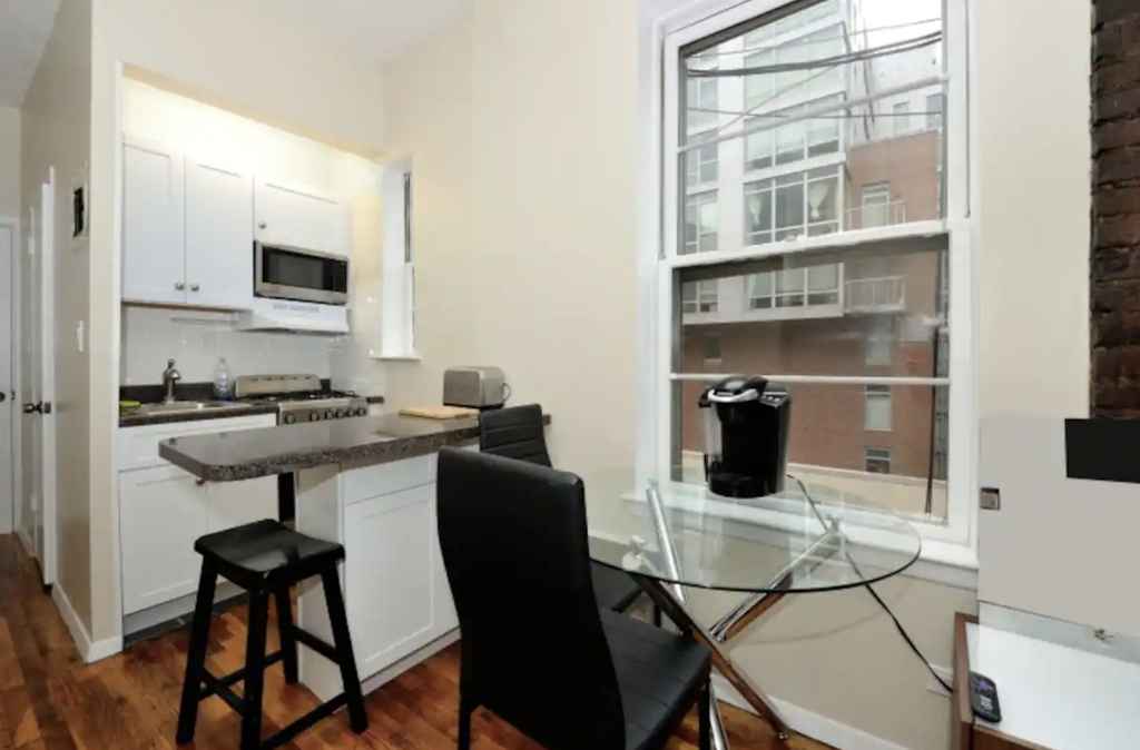 331 East 33rd Street - Photo 4