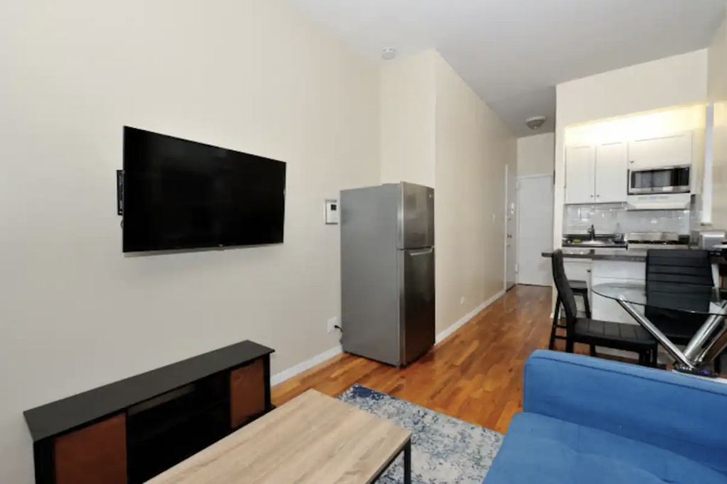 331 East 33rd Street - Photo 3