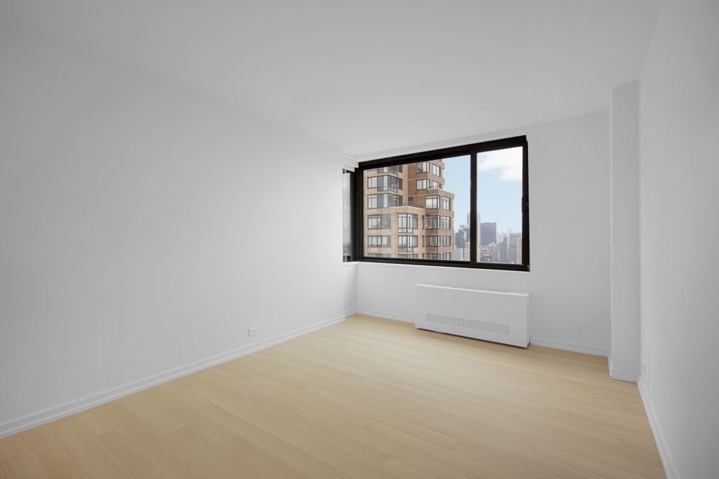 124 West 60th Street - Photo 4