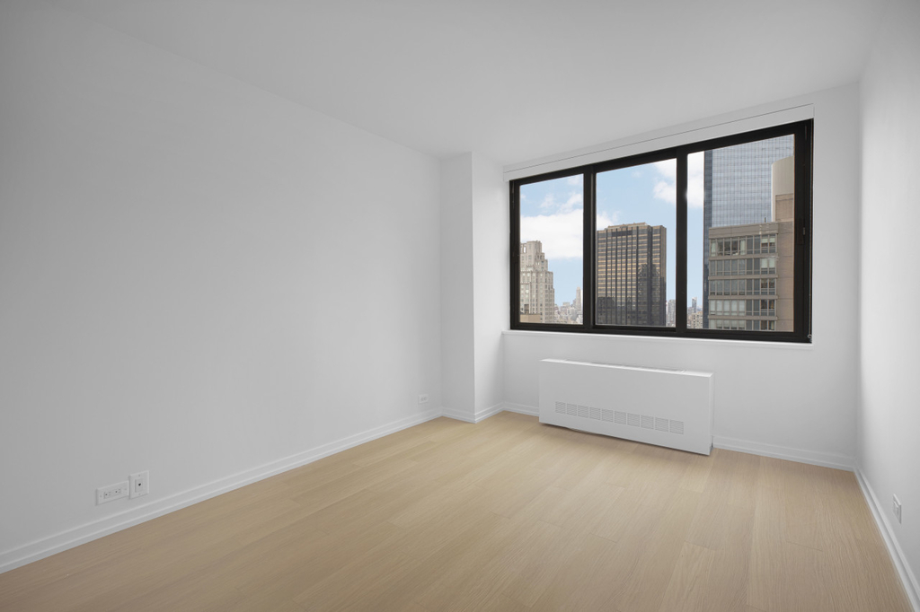 124 West 60th Street - Photo 5