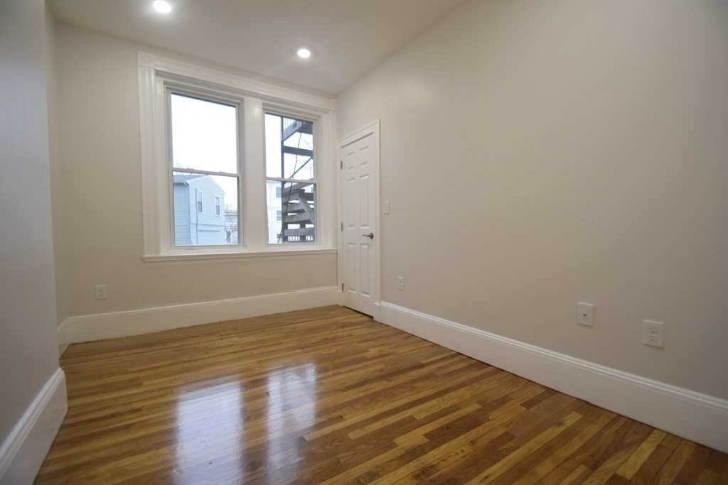 31 Harvard St. - Photo 7