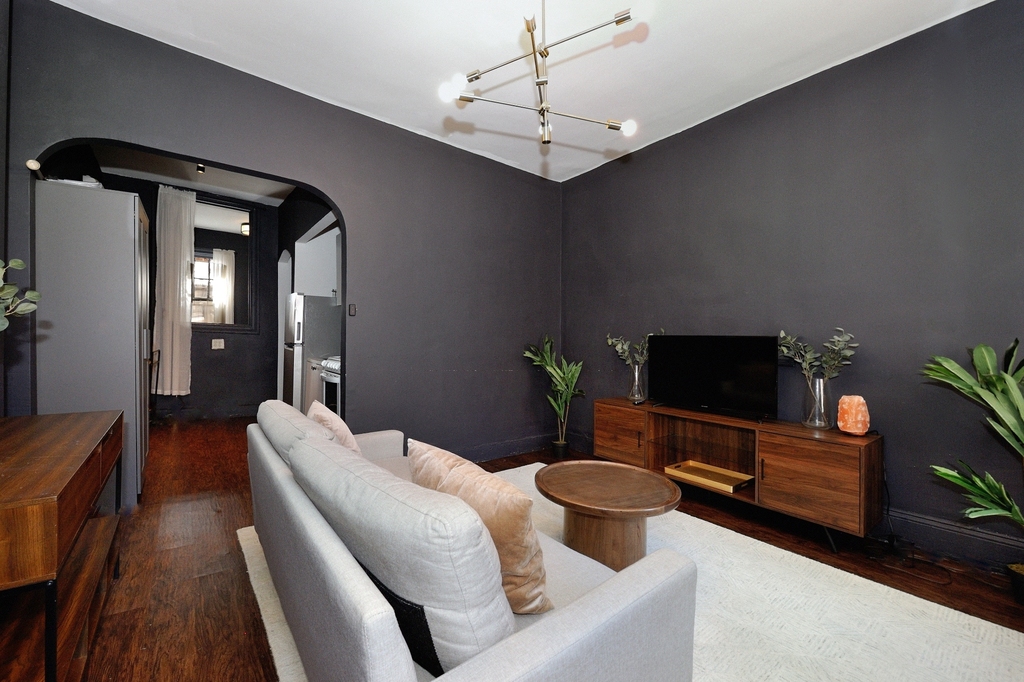 338 East 61st Street - Photo 6