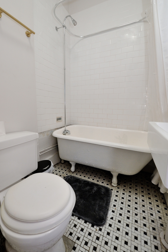 338 East 61st Street - Photo 16