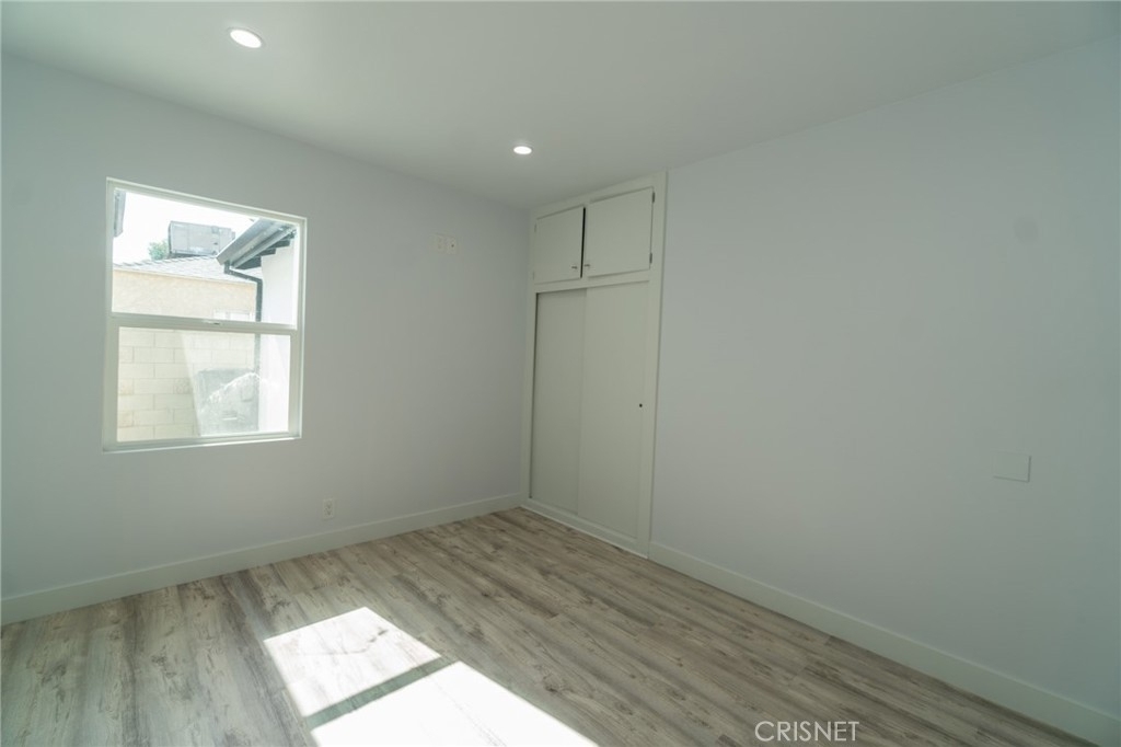 22142 Wyandotte Street - Photo 10