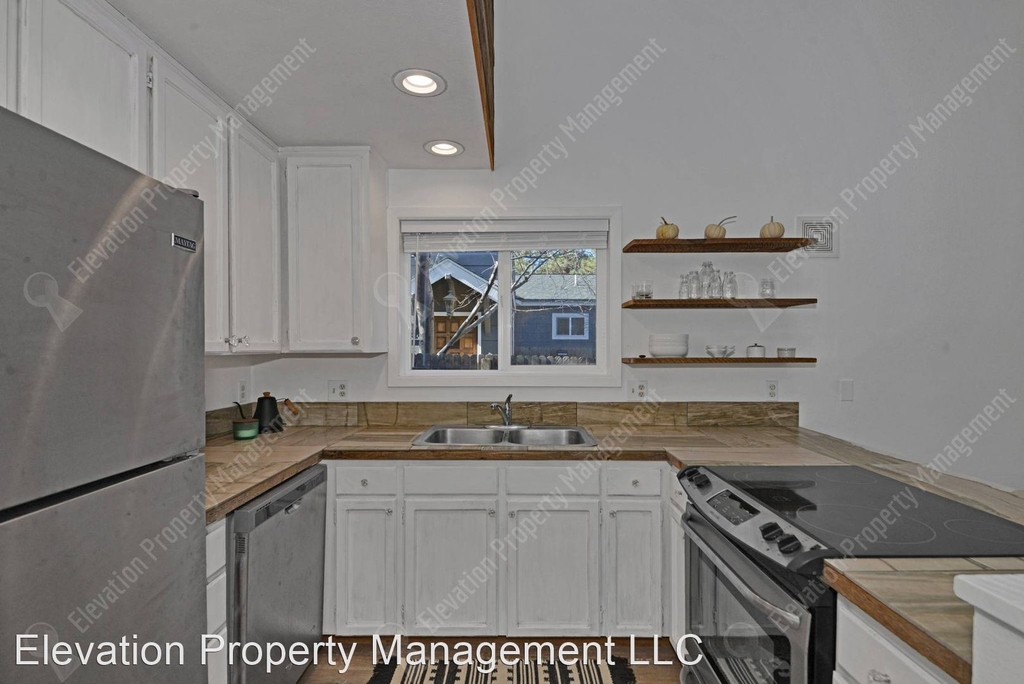 1237 Nw Newport Ave - Photo 7