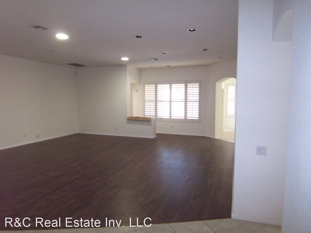 3022 E. Buena Vista Dr. - Photo 2