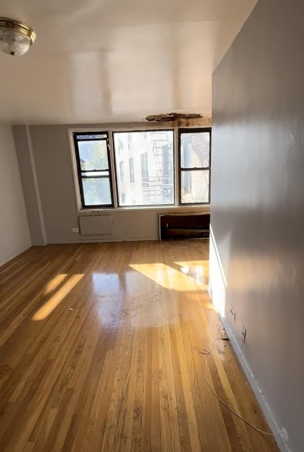 Spacious Studio In The Bronx  - Photo 4