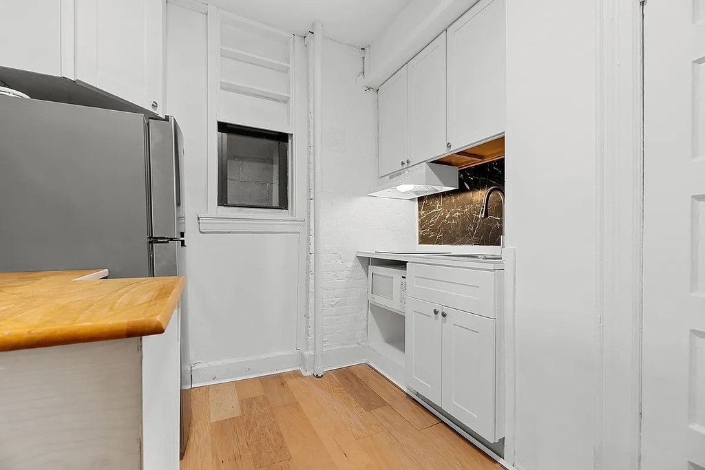 223 East 58th Street - Photo 5