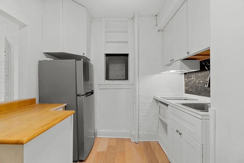 223 East 58th Street - Photo 6