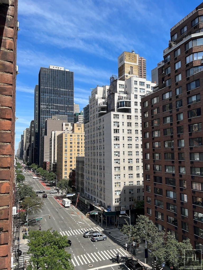 East 35 Street - Photo 3