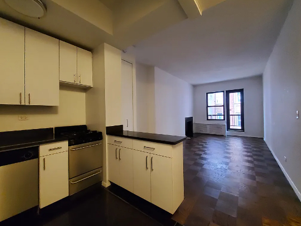 235 West 22nd Street - Photo 2