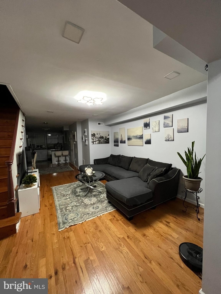 6362 Torresdale Avenue - Photo 4