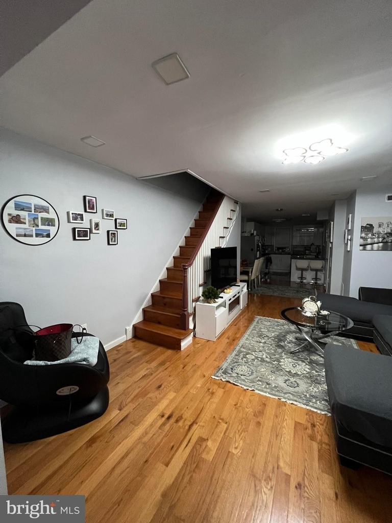 6362 Torresdale Avenue - Photo 3