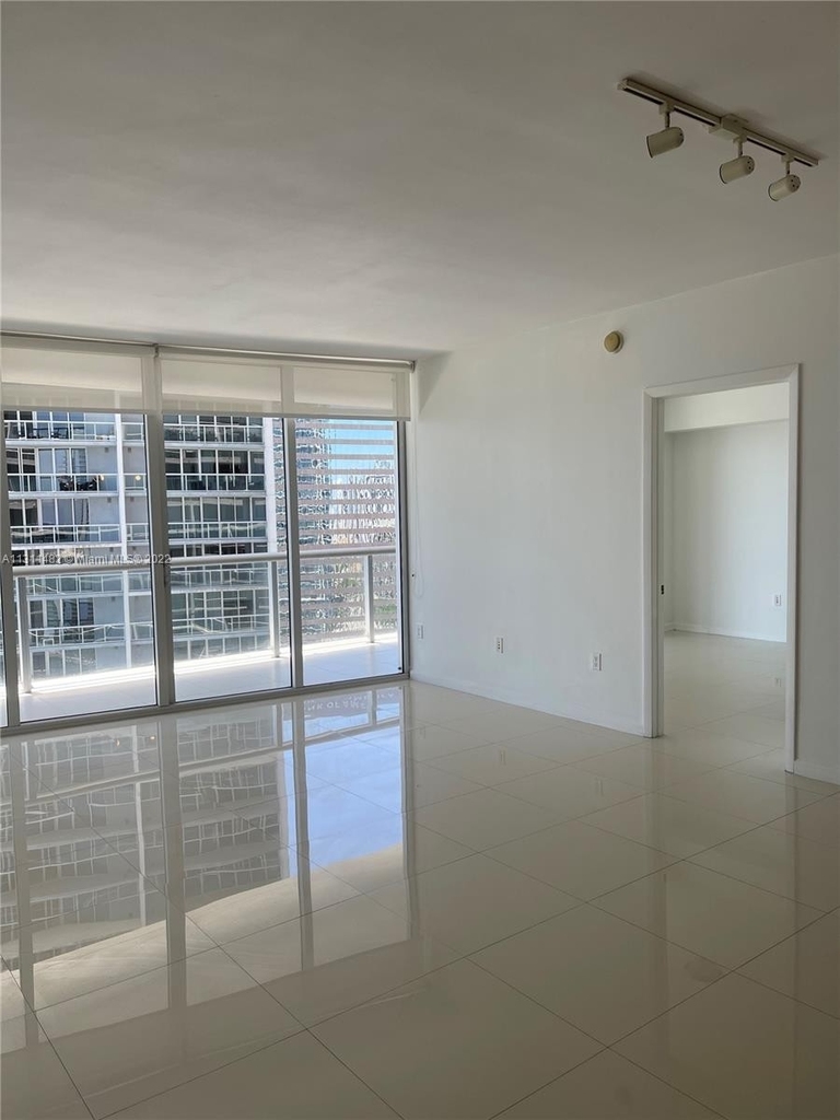 475 Brickell Ave - Photo 2