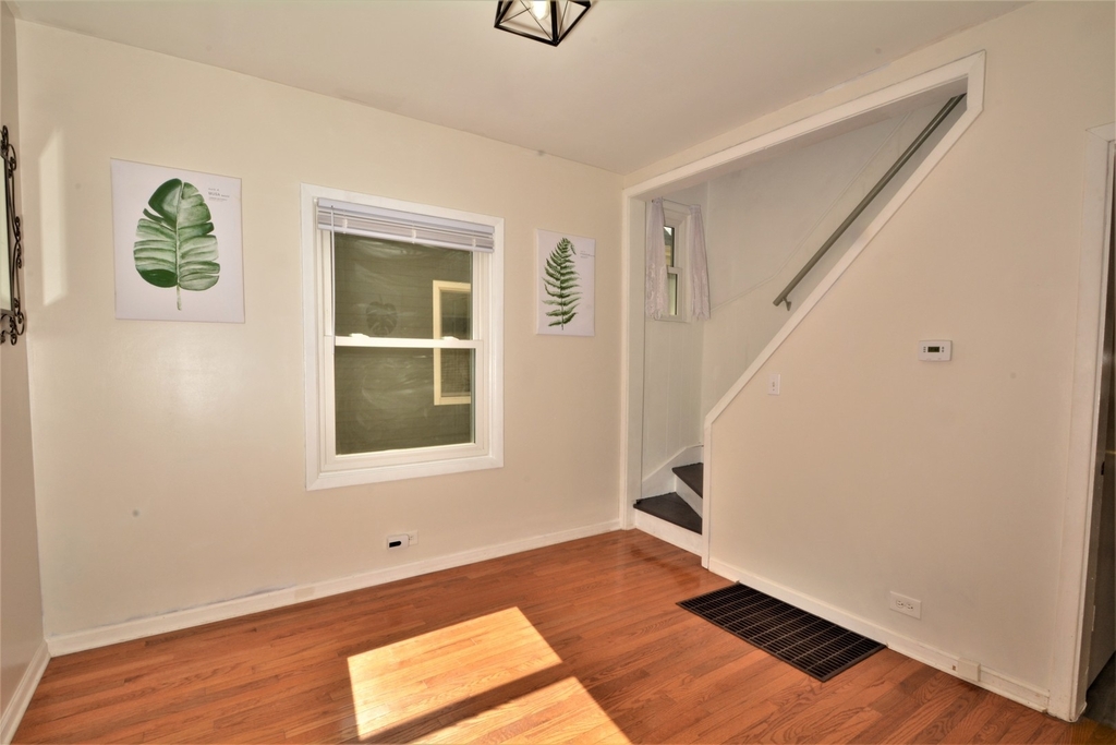 807 N Lombard Avenue - Photo 2