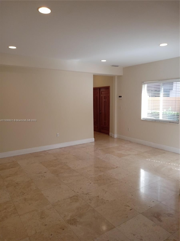 3364 Sw 28th Ter - Photo 2