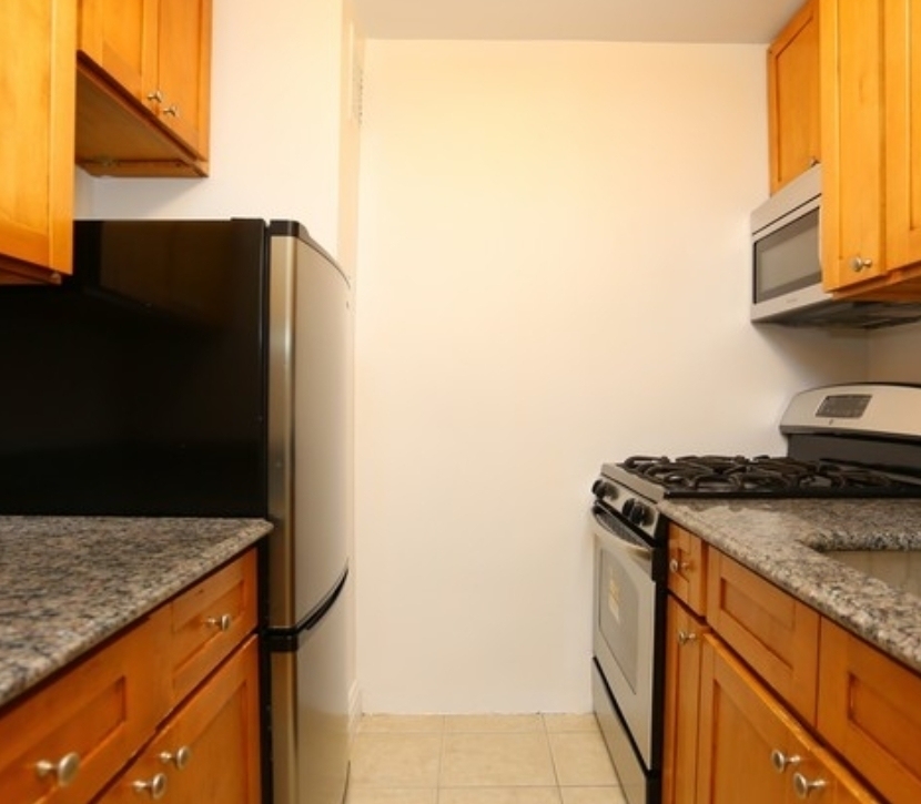 Columbus Ave/ 96 - Photo 1