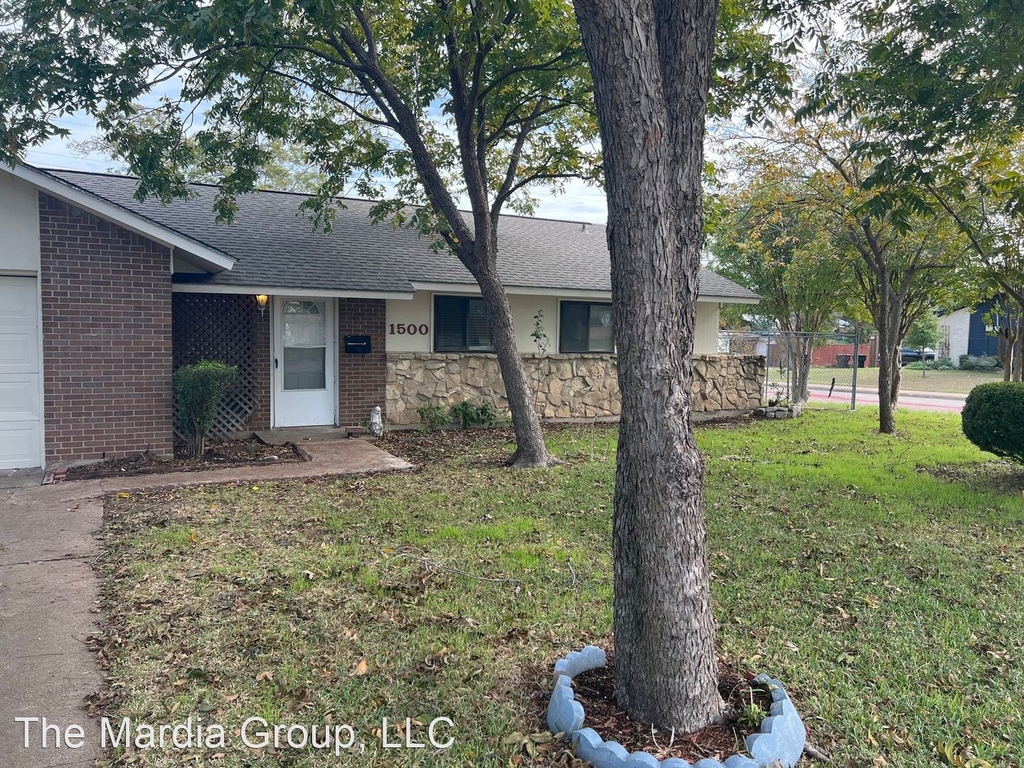 1500 Sherrye Dr - Photo 1