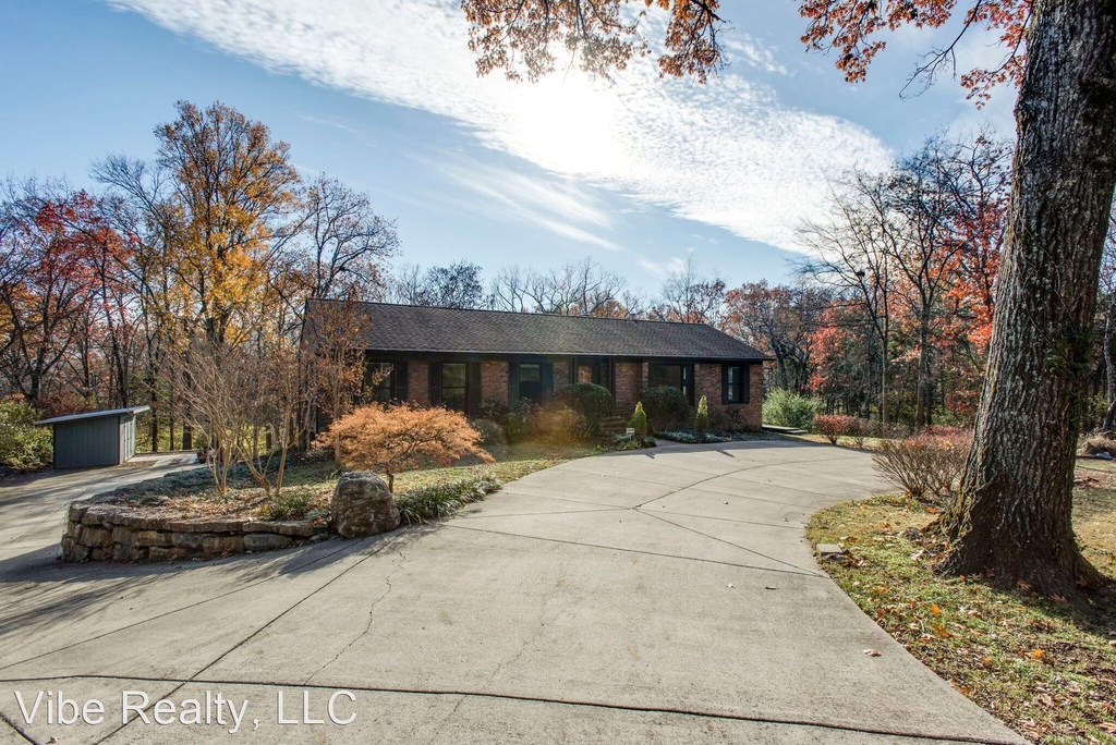 6005 Hickory Valley Rd - Photo 2