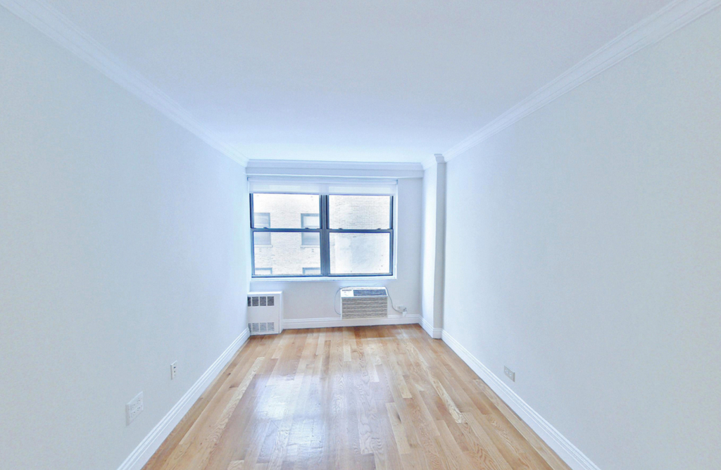 210 West 89th - Photo 2