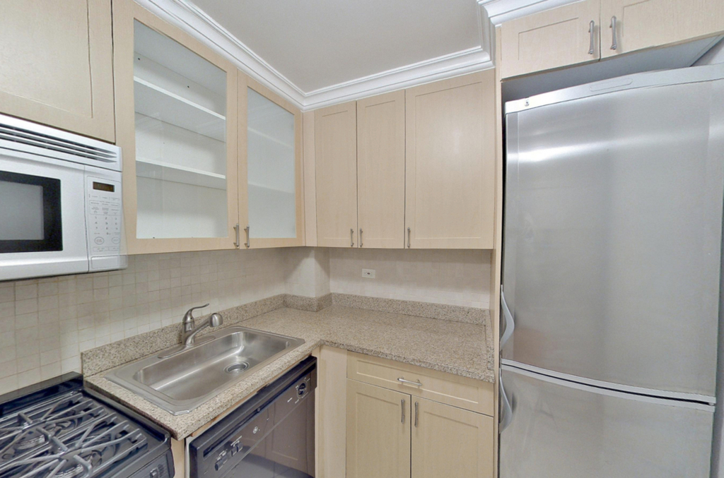 210 West 89th - Photo 3