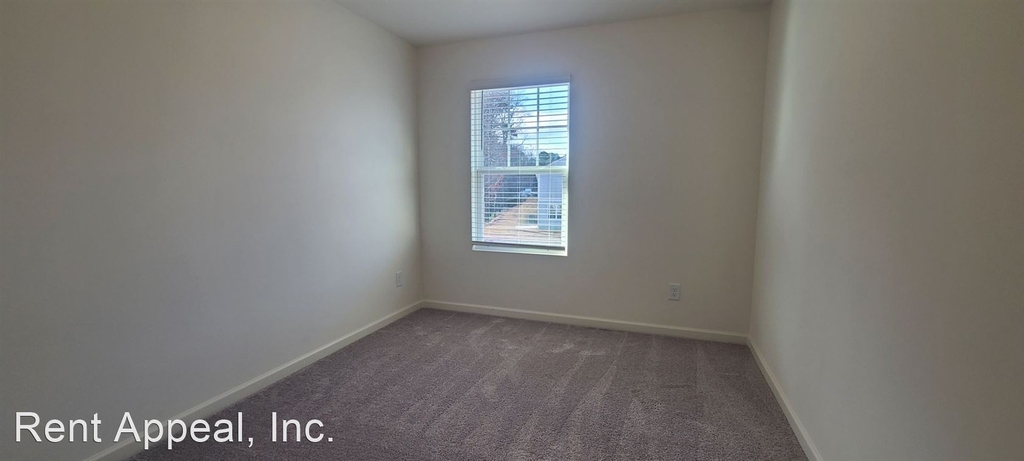 1516 Vernon Blvd - Photo 12