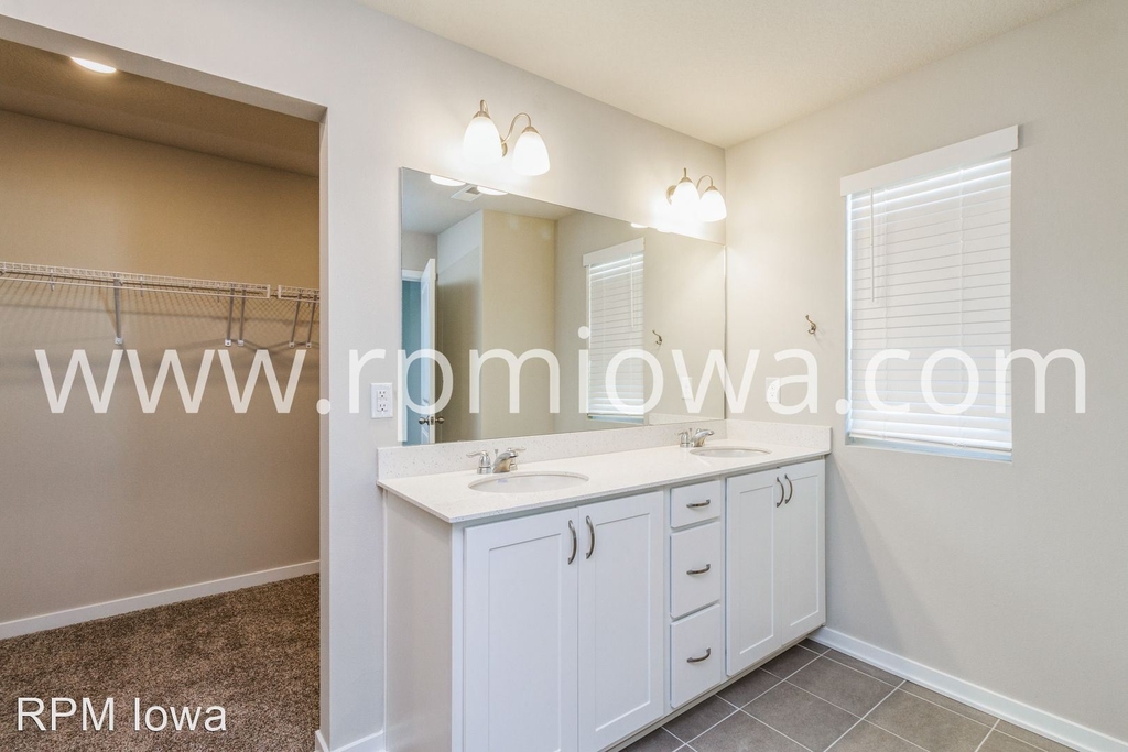 2403 Sw 23rd Street - Photo 6