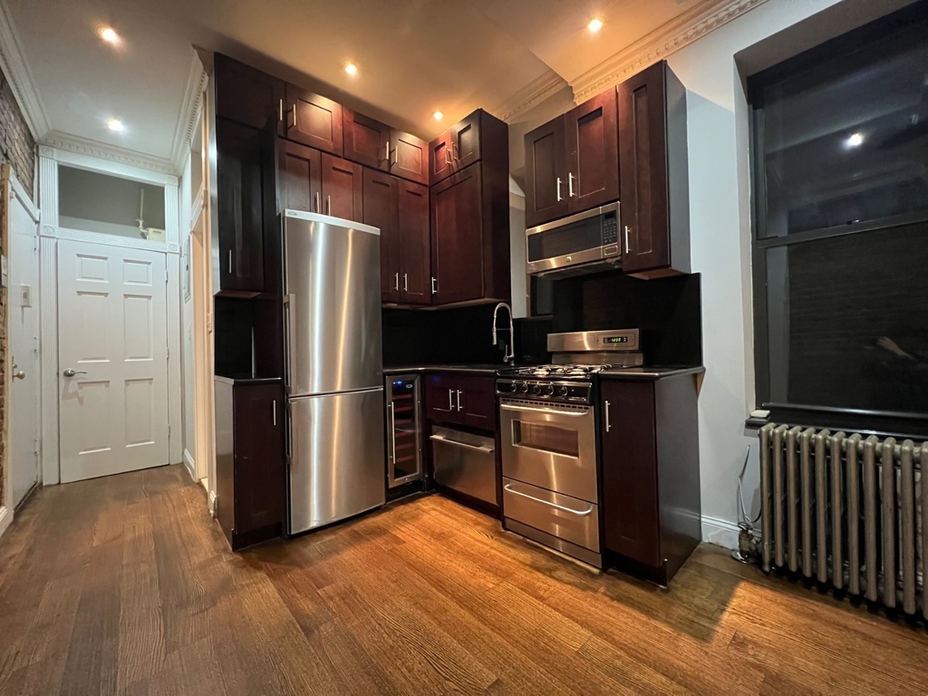 246 Mott Street - Photo 2