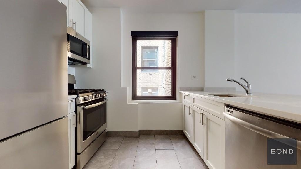 412 East 55th Street - Photo 6