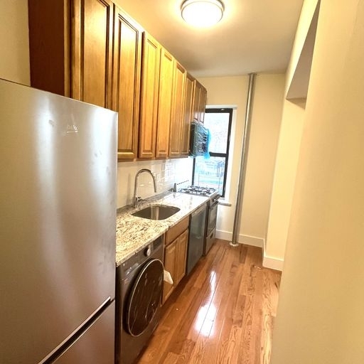 561 Lenox Avenue - Photo 3