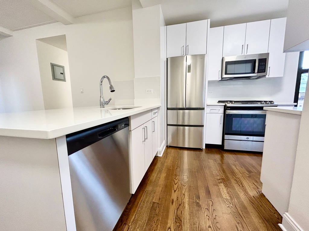 25 West 68th Street - Photo 1