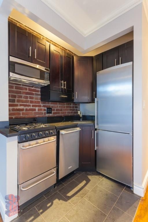 323 West 16th Street - Photo 4