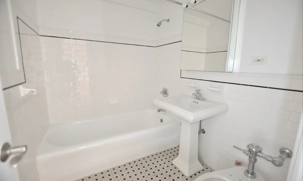 95 Christopher Street - Photo 2
